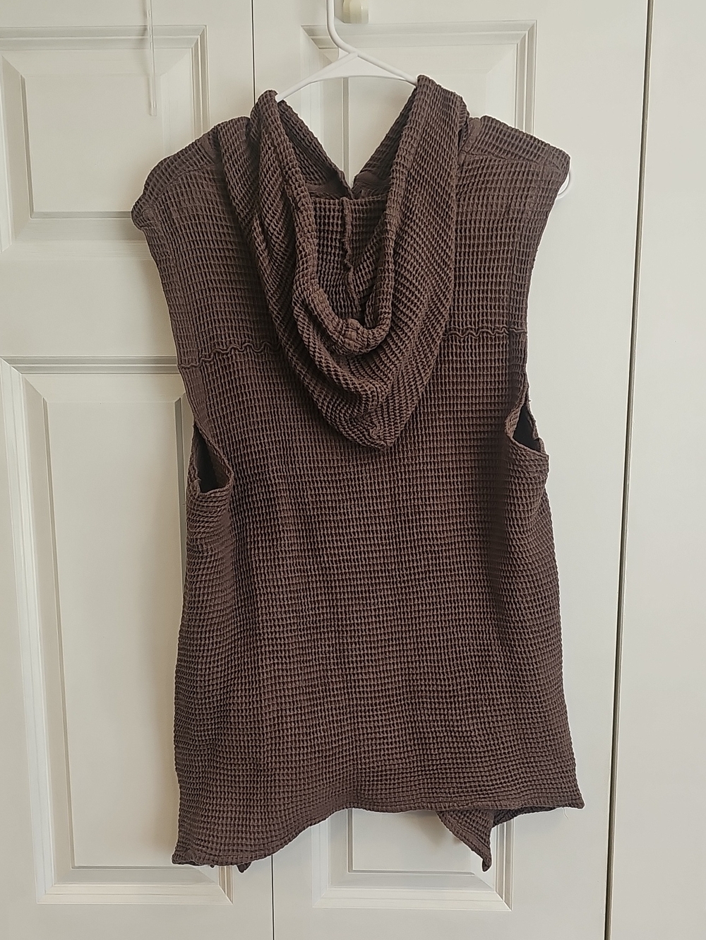 Sleeveless Hooded Button-Front Vest in Brown - Picture 4 of 5